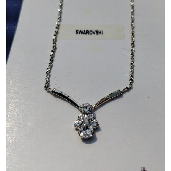 Angel shaped Swarovski crystal necklace and earring set - Picture 4 of 5